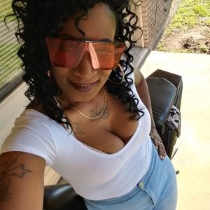 Meet your Posher, Dionne